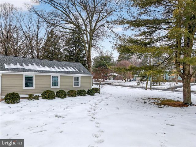 11 BALDWIN ST, Pennington, NJ 08534