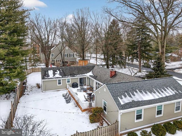 11 BALDWIN ST, Pennington, NJ 08534