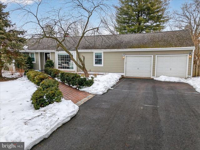 11 BALDWIN ST, Pennington, NJ 08534