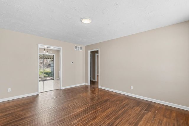 230 Turkle Ave, Haysville, KS 67060