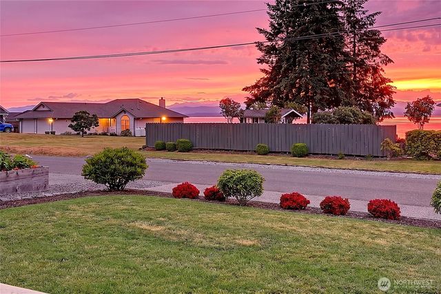 1612 Country Club Drive, Camano Island, WA 98282