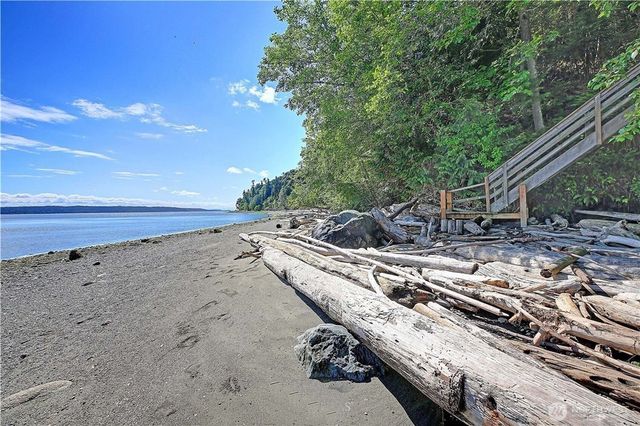 1612 Country Club Drive, Camano Island, WA 98282