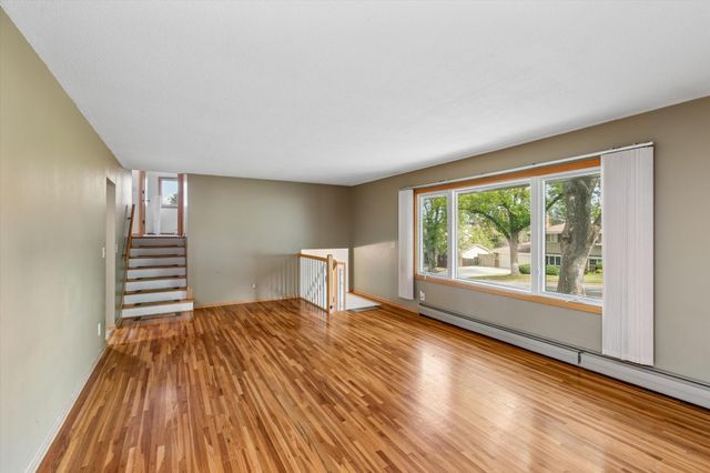 10930 Radisson Drive, Burnsville, MN 55337