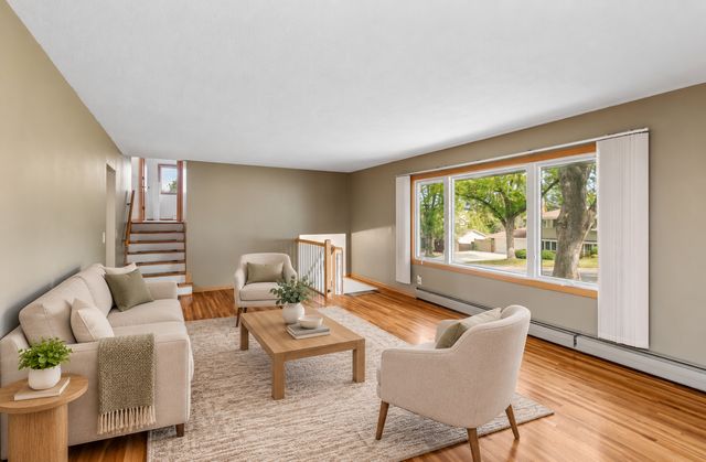 10930 Radisson Drive, Burnsville, MN 55337