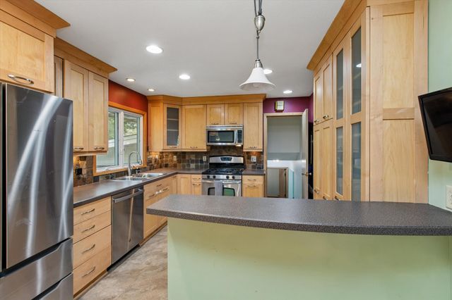 10930 Radisson Drive, Burnsville, MN 55337