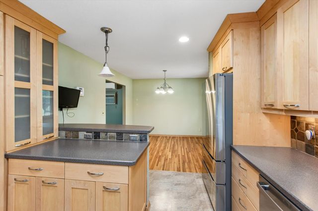 10930 Radisson Drive, Burnsville, MN 55337