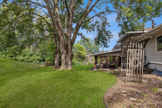 10930 Radisson Drive, Burnsville, MN 55337