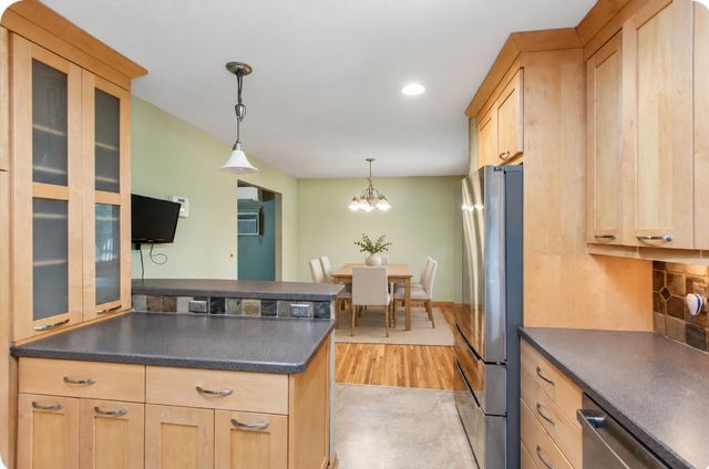 10930 Radisson Drive, Burnsville, MN 55337