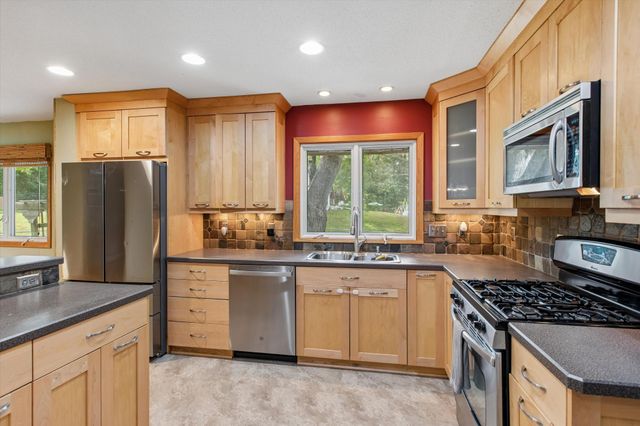 10930 Radisson Drive, Burnsville, MN 55337
