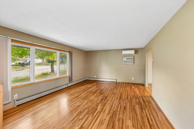 10930 Radisson Drive, Burnsville, MN 55337