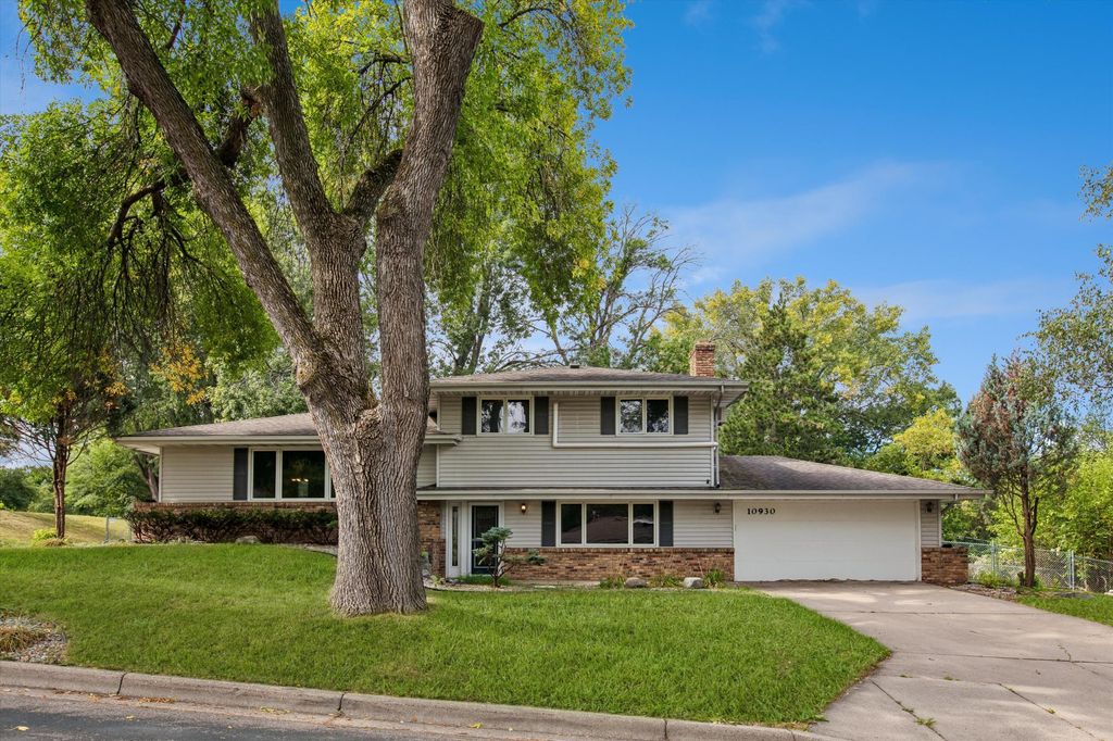 10930 Radisson Drive, Burnsville, MN 55337 — exterior