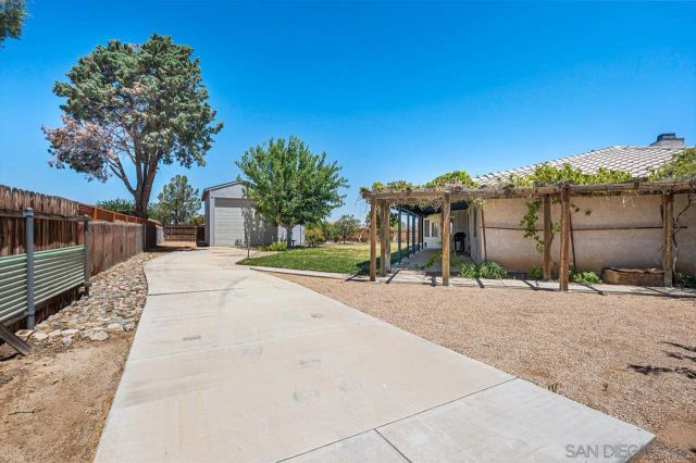 12450 Algonquin, Apple Valley, CA 92308