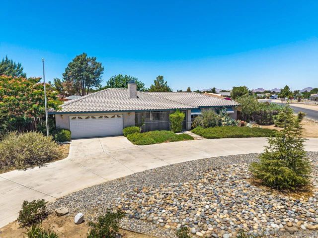 12450 Algonquin, Apple Valley, CA 92308