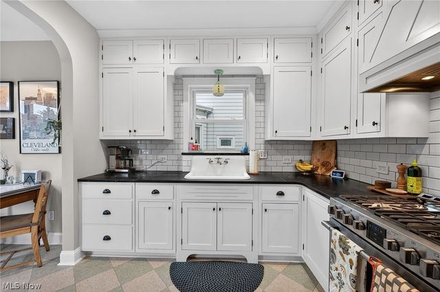 1358 Summit Avenue, Lakewood, OH 44107