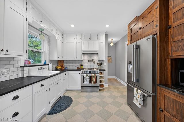 1358 Summit Avenue, Lakewood, OH 44107