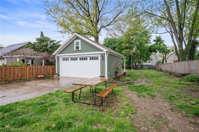 1358 Summit Avenue, Lakewood, OH 44107