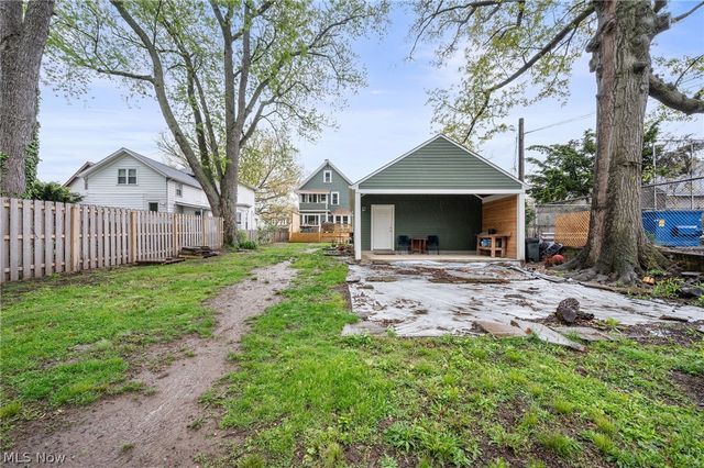 1358 Summit Avenue, Lakewood, OH 44107