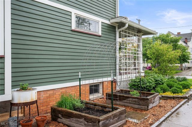 1358 Summit Avenue, Lakewood, OH 44107