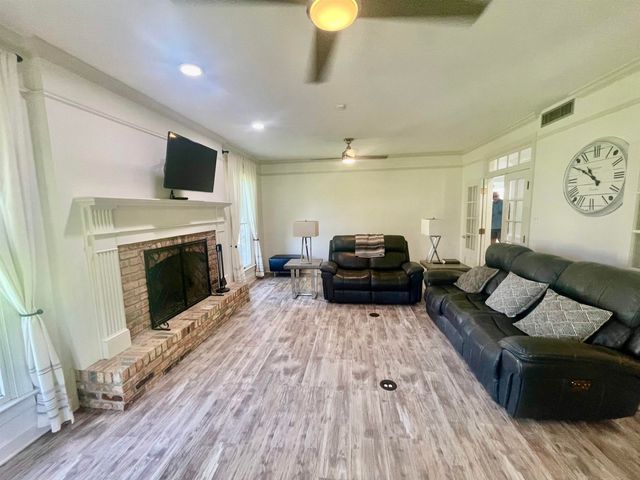 104 Talbot Dr, Houma, LA 70360