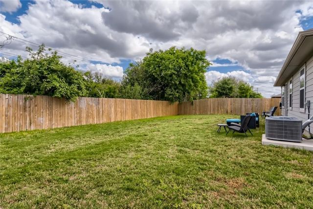 192 James Adkins DR, Kyle, TX 78640