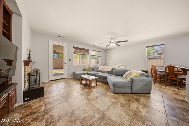 3250 W Avenue K1, Lancaster, CA 93536