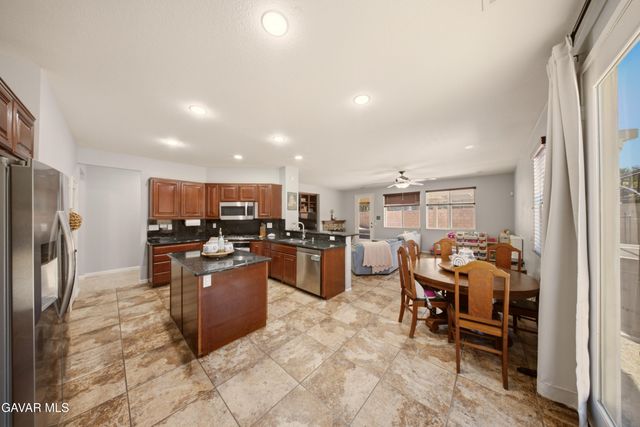 3250 W Avenue K1, Lancaster, CA 93536