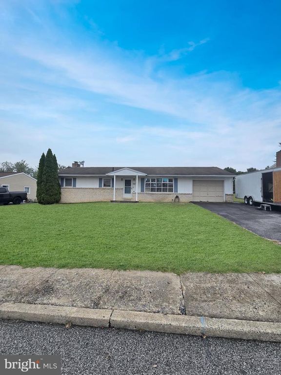 117 PEARL DRIVE, Carlisle, PA 17013
