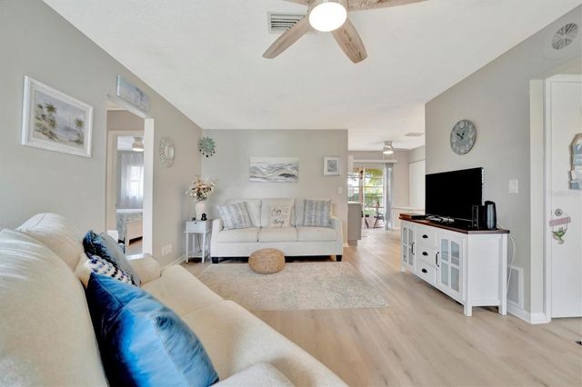 4105 35TH AVENUE W 3, Bradenton, FL 34205