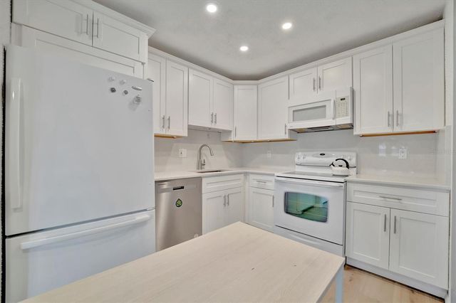 4105 35TH AVENUE W 3, Bradenton, FL 34205