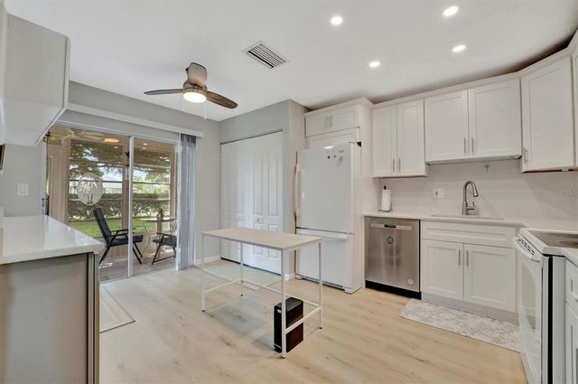 4105 35TH AVENUE W 3, Bradenton, FL 34205