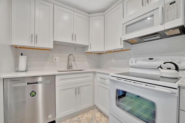 4105 35TH AVENUE W 3, Bradenton, FL 34205