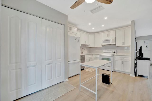 4105 35TH AVENUE W 3, Bradenton, FL 34205