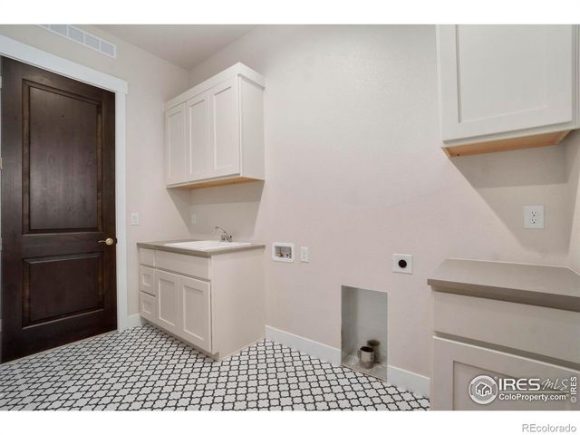 24113 E 36th Place, Aurora, CO 80019