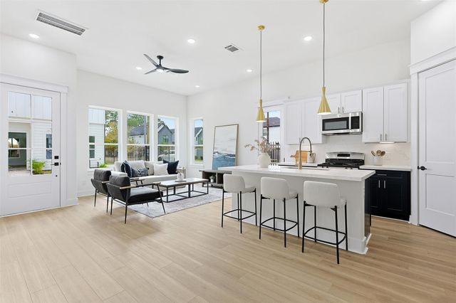 8918 Sunshine Laverne Lane, Houston, TX 77080