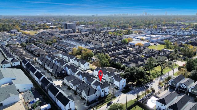 8918 Sunshine Laverne Lane, Houston, TX 77080