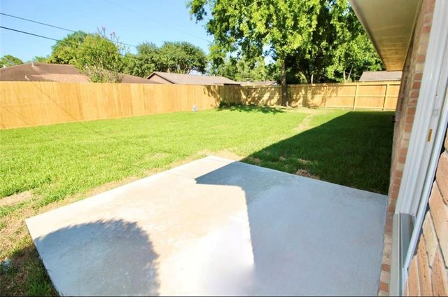 407 Morningside Drive, Friendswood, TX 77546