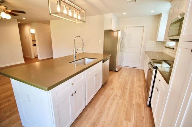 407 Morningside Drive, Friendswood, TX 77546