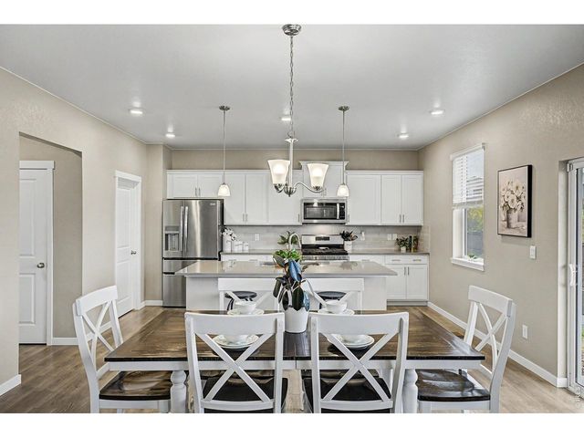 15704 Roslyn St, Thornton, CO 80602