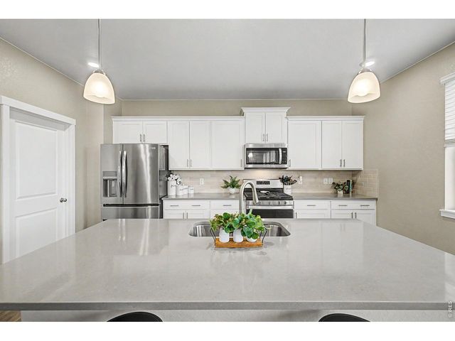 15704 Roslyn St, Thornton, CO 80602