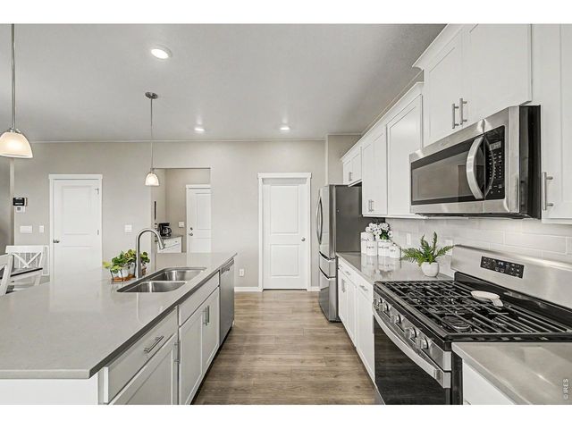 15704 Roslyn St, Thornton, CO 80602