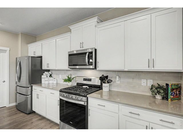 15704 Roslyn St, Thornton, CO 80602