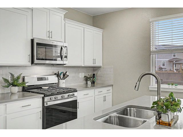 15704 Roslyn St, Thornton, CO 80602