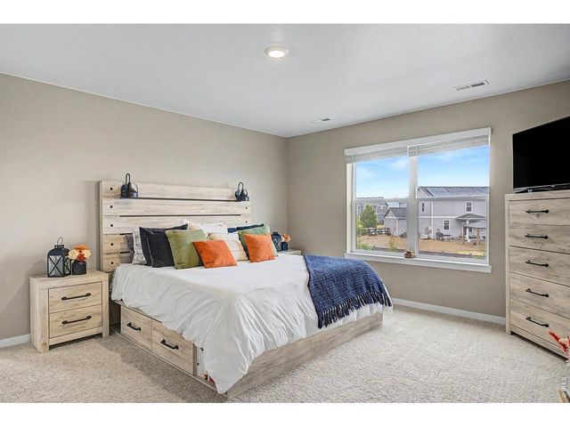 15704 Roslyn St, Thornton, CO 80602