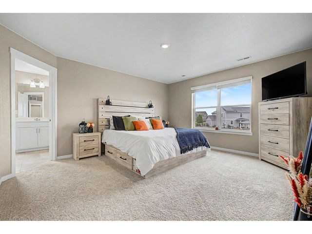 15704 Roslyn St, Thornton, CO 80602