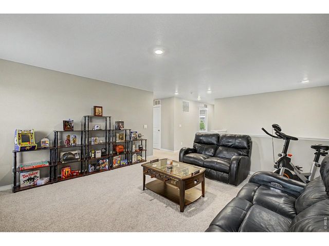 15704 Roslyn St, Thornton, CO 80602