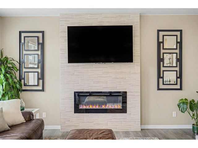 15704 Roslyn St, Thornton, CO 80602