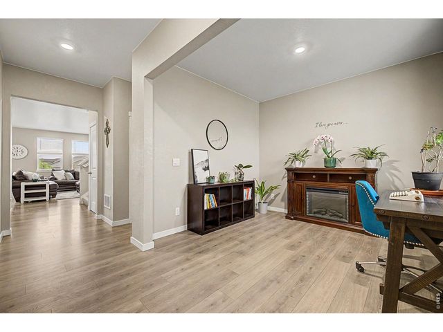 15704 Roslyn St, Thornton, CO 80602