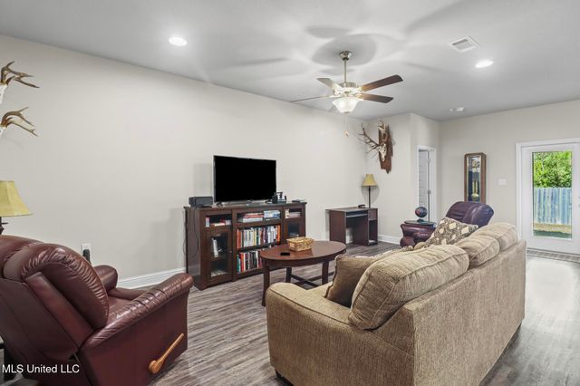 6896 Sweetclover Drive, Ocean Springs, MS 39564