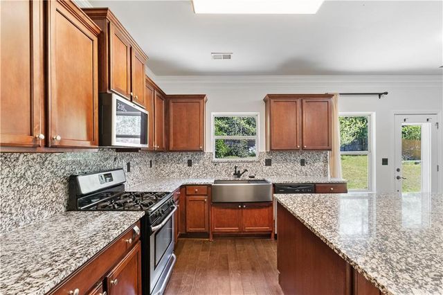 3945 Silverthorn Trace, Cumming, GA 30028