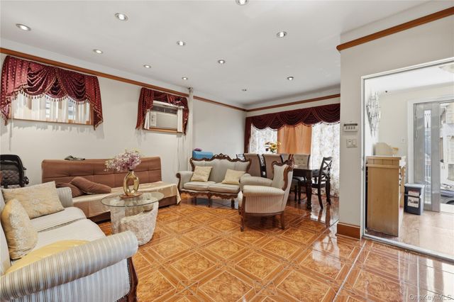 9511 Cresskill Place, Jamaica, NY 11435